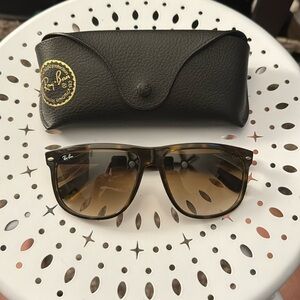Ray Ban RB4147 710/51 60015 2N Man Boyfriend sunglasses